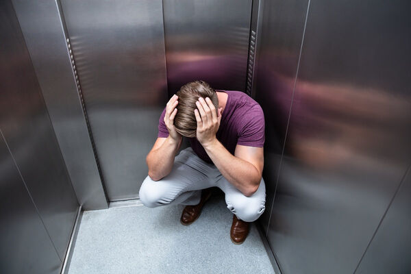 Vastzitten_in_lift_leidt_tot_naheffing_overdrachts